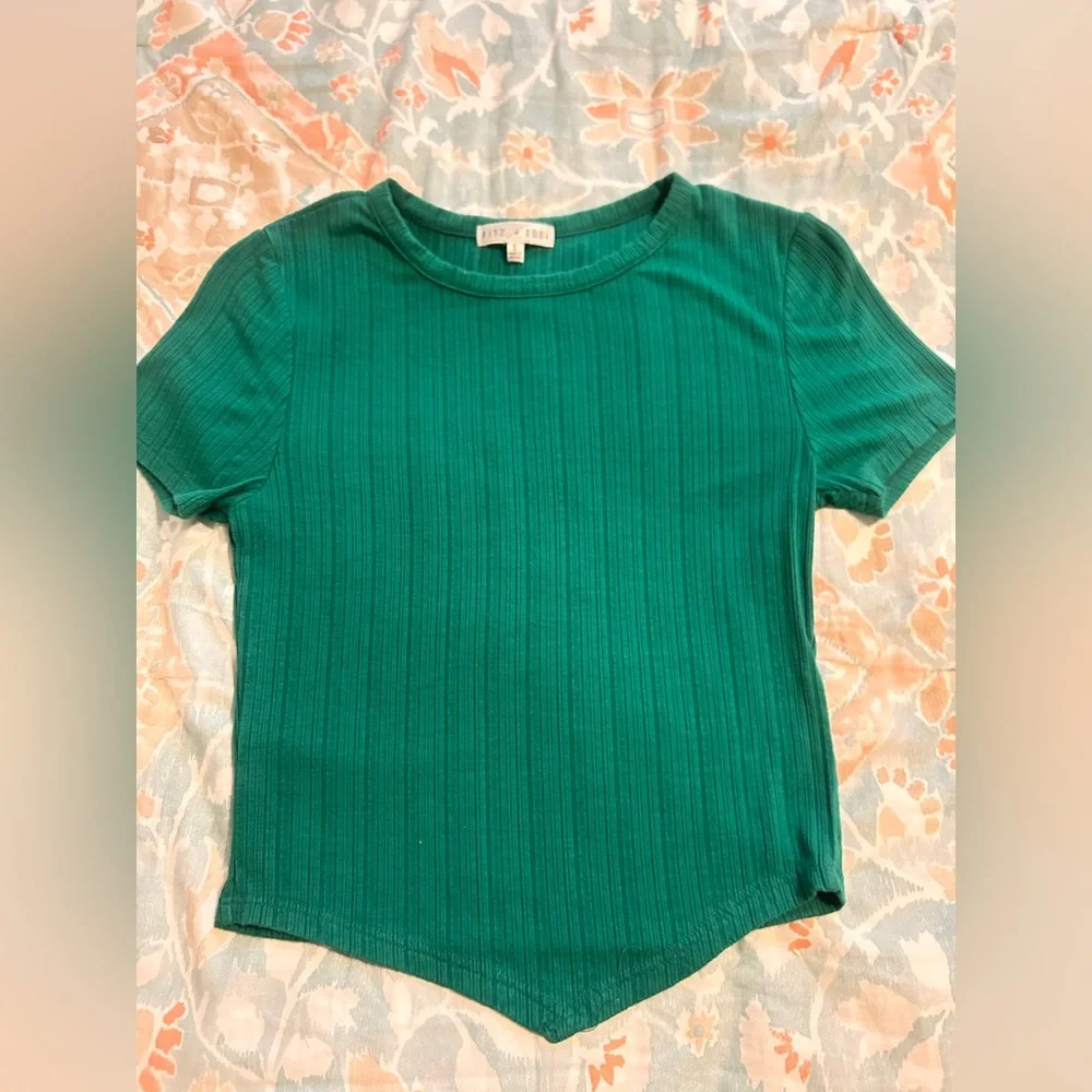 Stylish Green Ribbed Tee - Picture 1 of 4